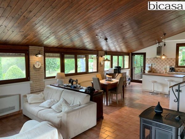 casa indipendente in vendita ad Urbino