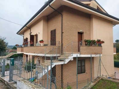casa indipendente in vendita ad Urbino