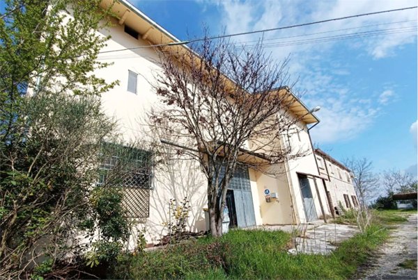 casa indipendente in vendita ad Urbino