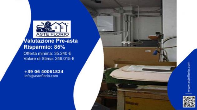 negozio in vendita ad Urbino in zona Canavaccio