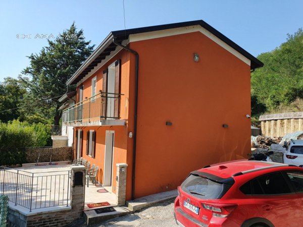casa indipendente in vendita ad Urbino in zona Trasanni