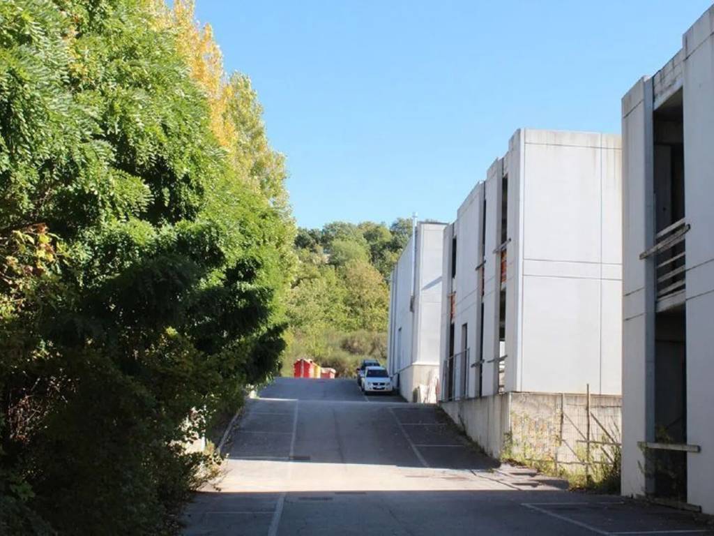 ufficio in vendita ad Urbino in zona Sasso