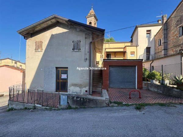 casa indipendente in vendita ad Urbino in zona Schieti