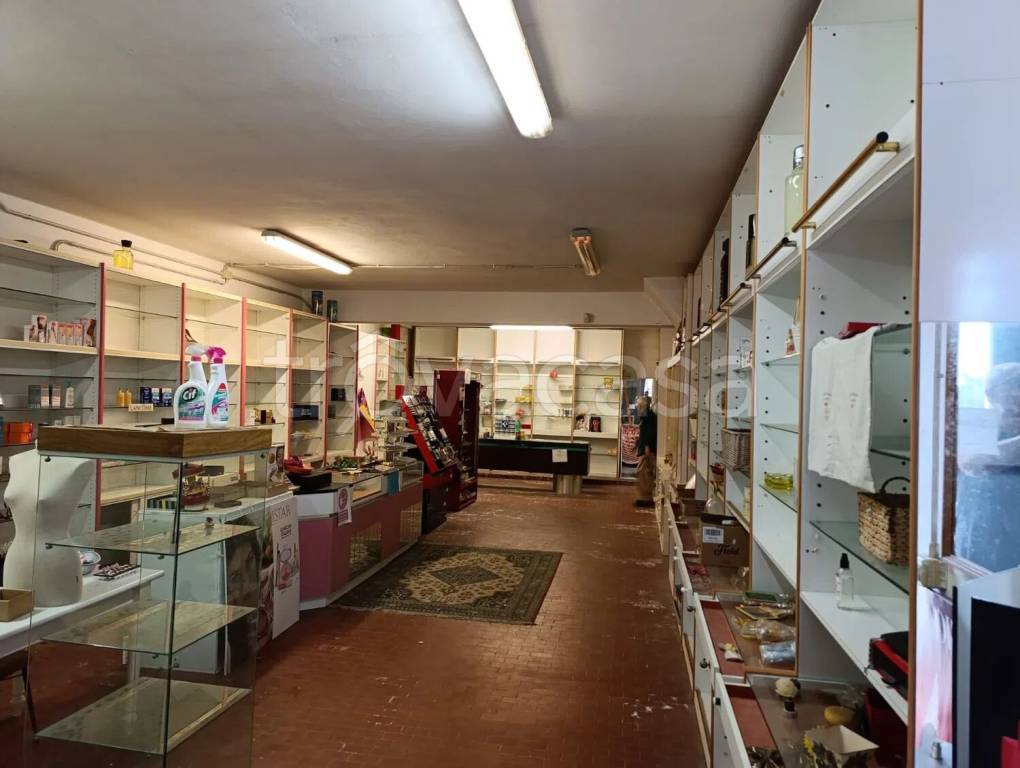 negozio in vendita ad Urbino
