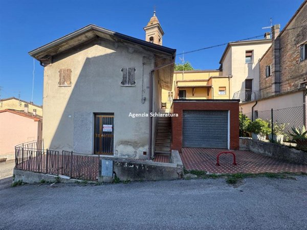 casa indipendente in vendita ad Urbino in zona Schieti