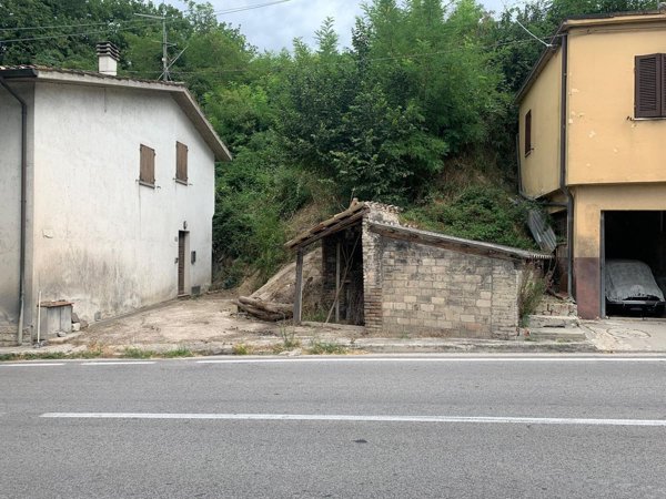 casa indipendente in vendita ad Urbino in zona San Marino di Urbino