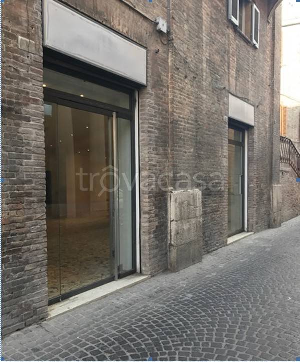 negozio in vendita ad Urbino