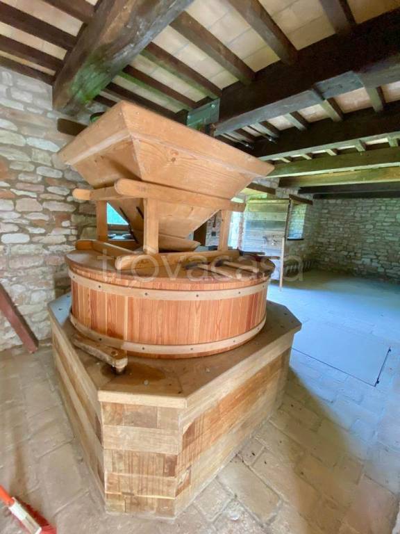 appartamento in vendita ad Urbino in zona Canavaccio