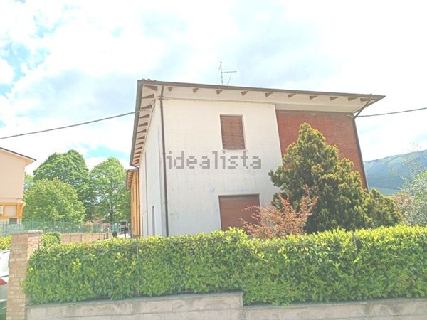 casa indipendente in vendita ad Urbino in zona Canavaccio