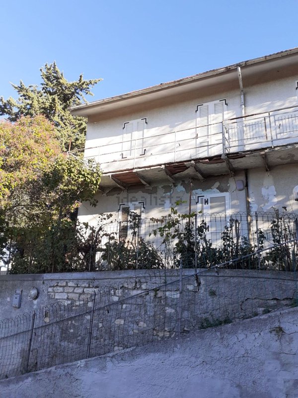 casa indipendente in vendita ad Urbino in zona Pieve di Cagna