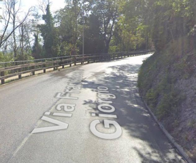 negozio in vendita ad Urbino in zona Canavaccio