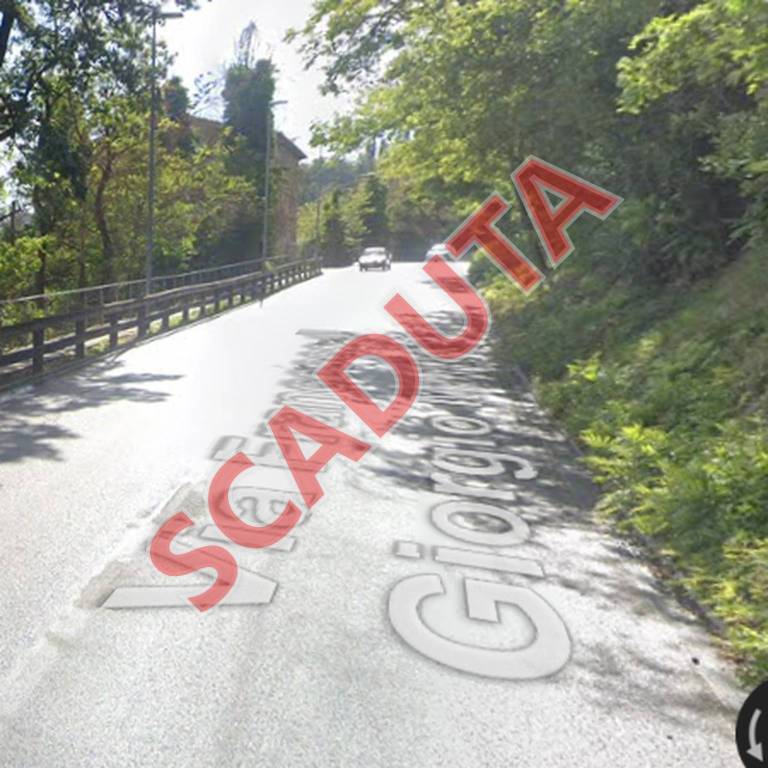 negozio in vendita ad Urbino in zona Canavaccio