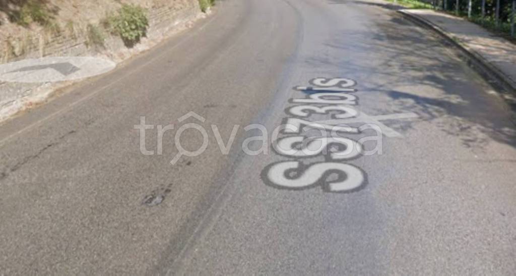negozio in vendita ad Urbino in zona Canavaccio