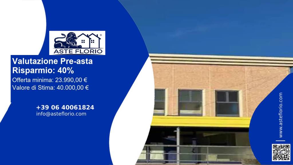 negozio in vendita ad Urbino in zona Canavaccio