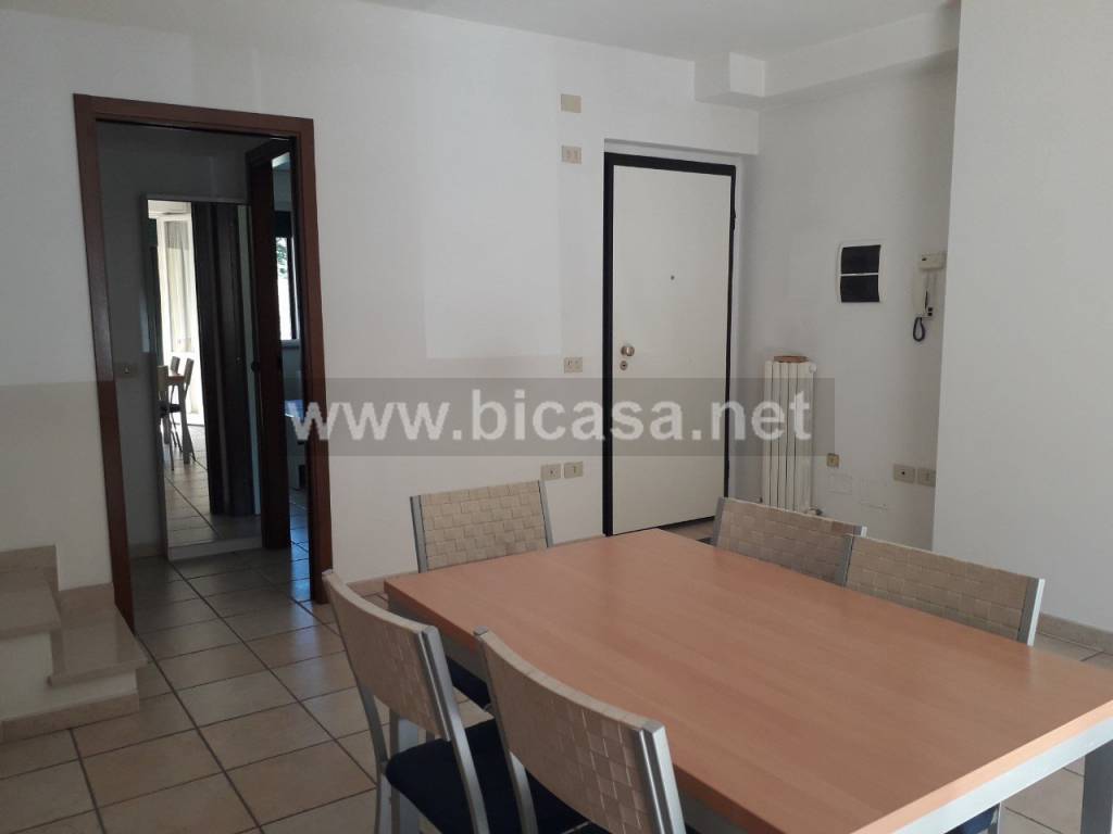 casa indipendente in vendita ad Urbino in zona Trasanni