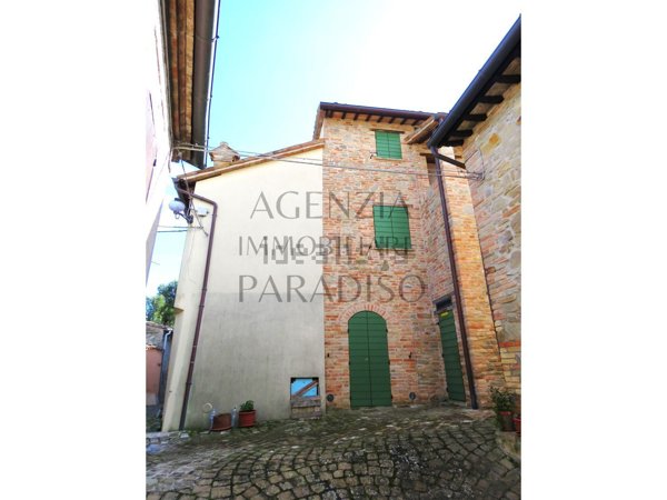 casa indipendente in vendita ad Urbino in zona Castello di Cavallino
