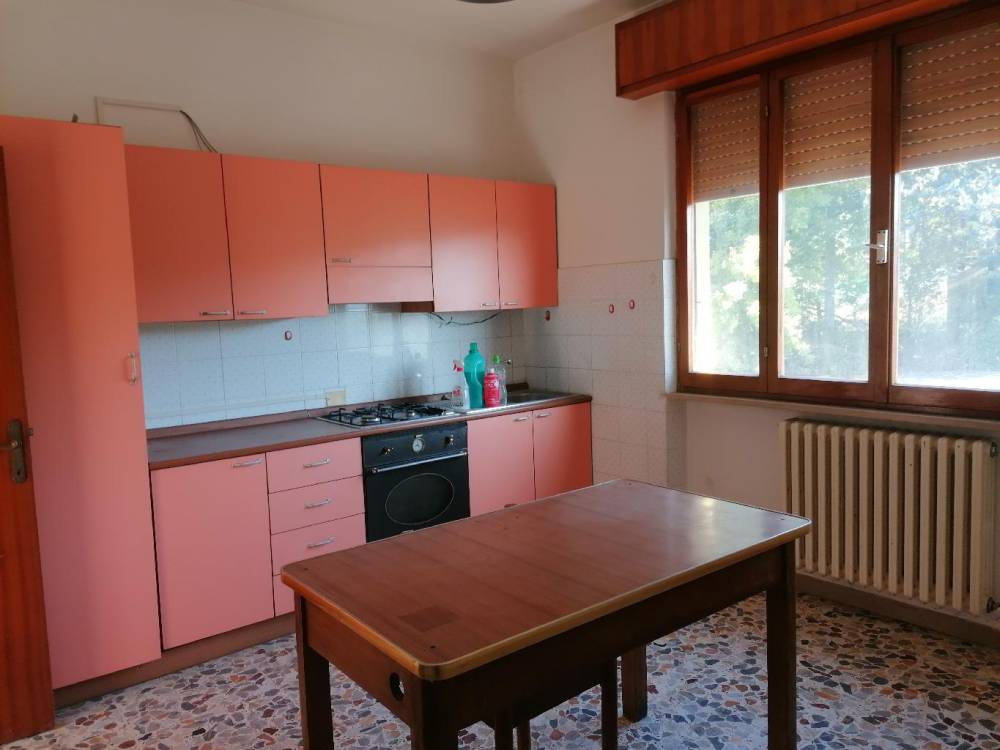 casa indipendente in vendita ad Urbino in zona Canavaccio