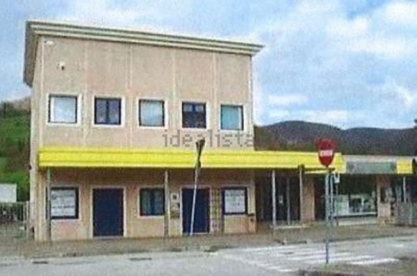 ufficio in vendita ad Urbino in zona Canavaccio