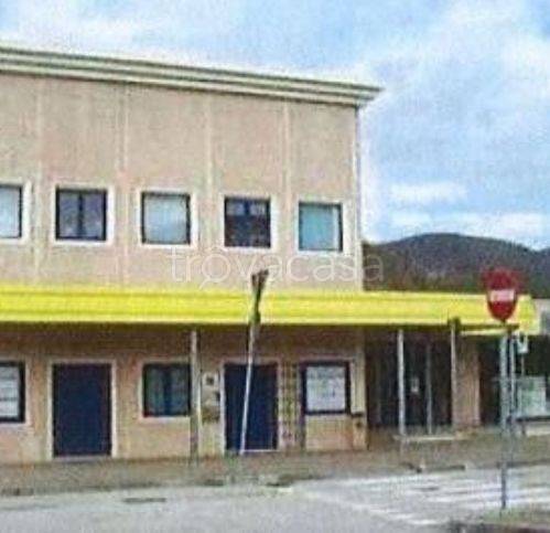 ufficio in vendita ad Urbino in zona Canavaccio
