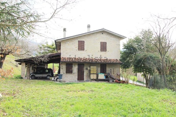 casa indipendente in vendita ad Urbino