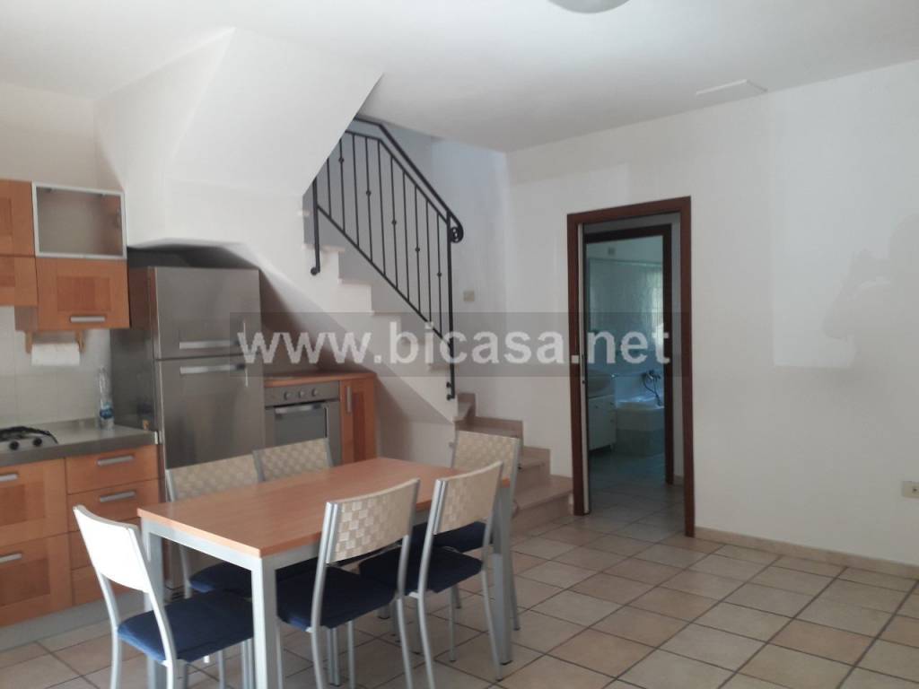 casa indipendente in vendita ad Urbino in zona Trasanni