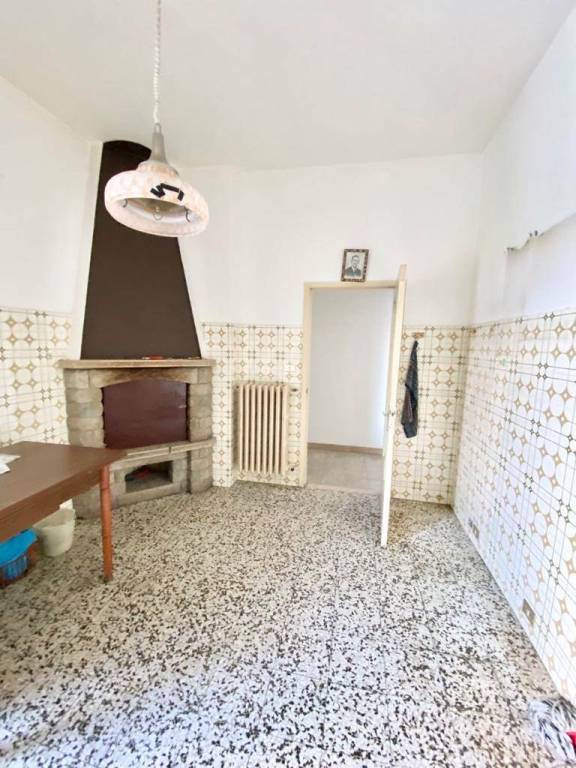 casa indipendente in vendita ad Urbino in zona Tufo