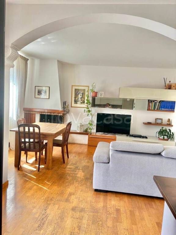 casa indipendente in vendita ad Urbino in zona Gadana