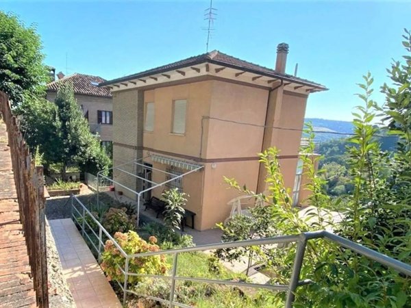 casa indipendente in vendita ad Urbino