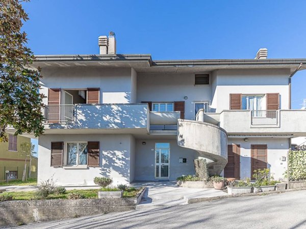 casa indipendente in vendita ad Urbino in zona Pieve di Cagna