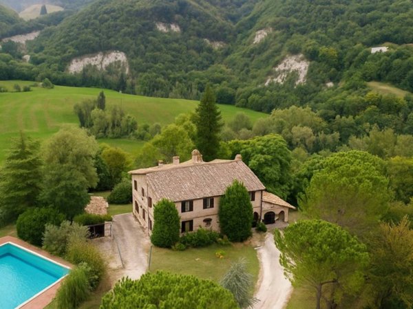 casa indipendente in vendita ad Urbino in zona Monte Calende