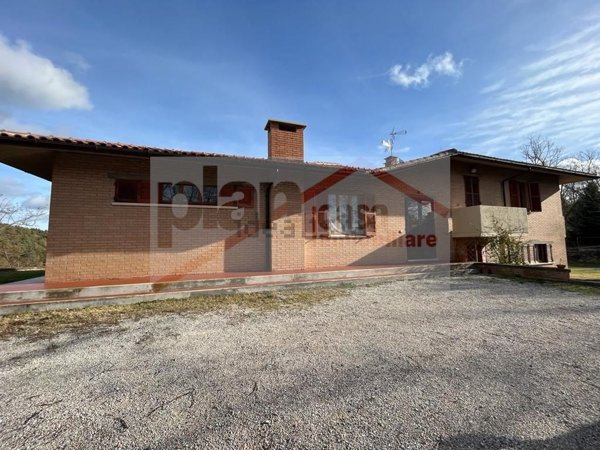 casa indipendente in vendita ad Urbino in zona Schieti