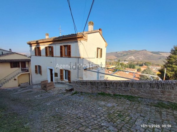 casa indipendente in vendita ad Urbino in zona Schieti