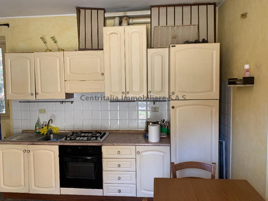 casa indipendente in vendita ad Urbino in zona Trasanni