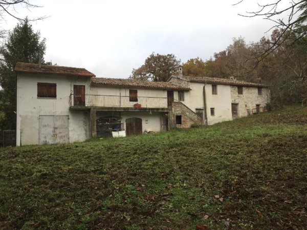 casale in vendita ad Urbino in zona Canavaccio