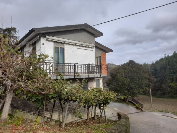 casa indipendente in vendita ad Urbino