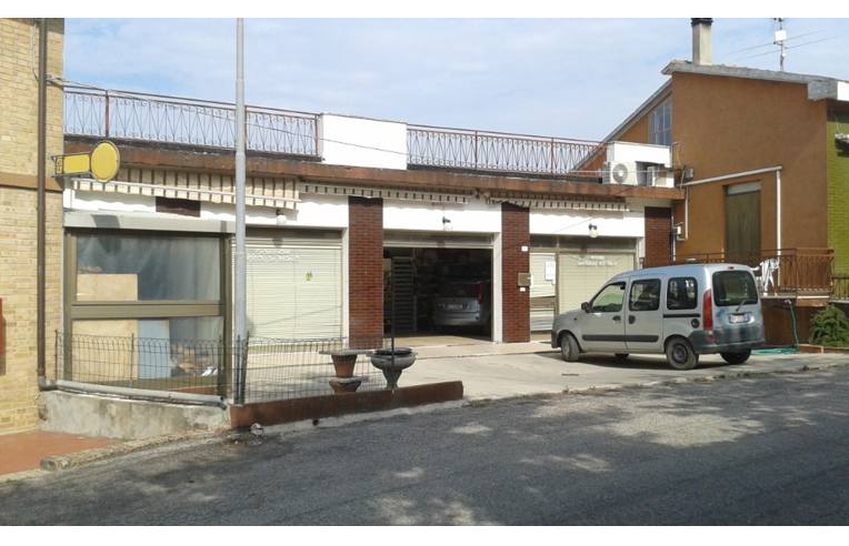 casa indipendente in vendita ad Urbino in zona Pieve di Cagna