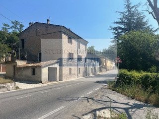 casa indipendente in vendita ad Urbino in zona San Marino di Urbino