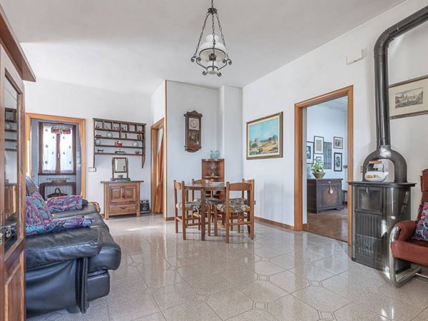 casa indipendente in vendita ad Urbino in zona Pieve di Cagna