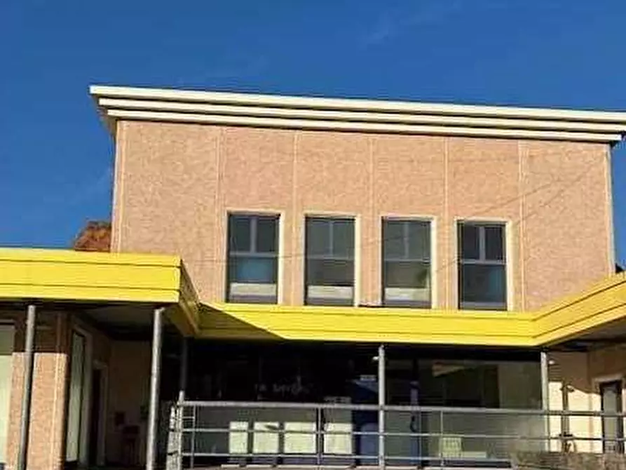 negozio in vendita ad Urbino in zona Canavaccio