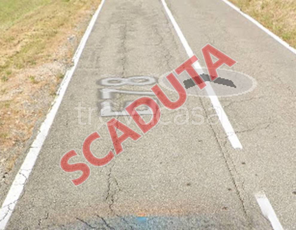 negozio in vendita ad Urbino in zona Canavaccio
