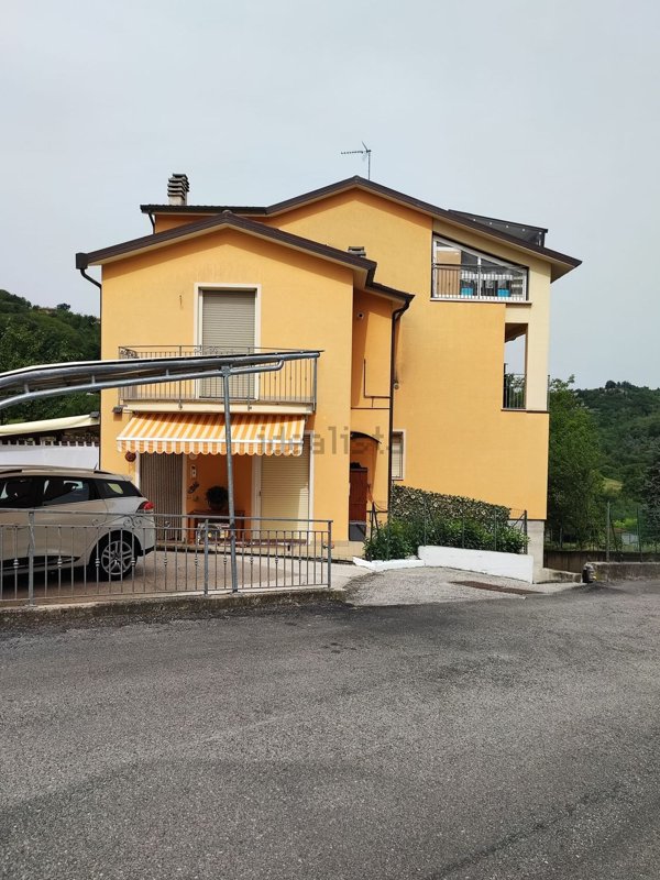 appartamento in vendita ad Urbino in zona Gadana