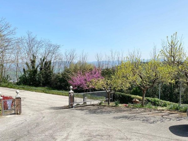 appartamento in vendita ad Urbino in zona Castello di Cavallino