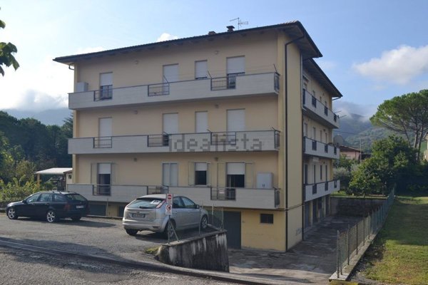 appartamento in vendita ad Urbino in zona Canavaccio