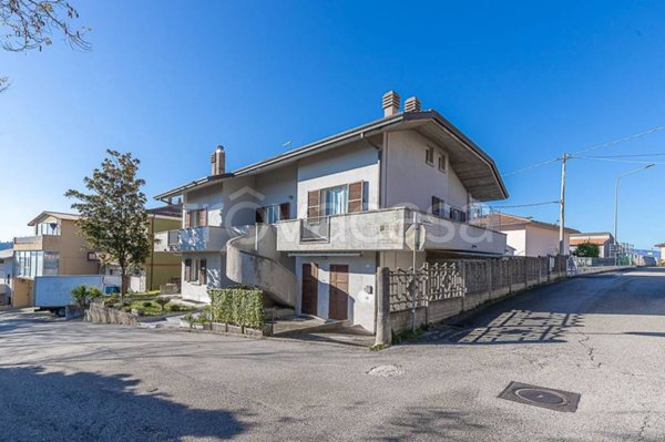 casa indipendente in vendita ad Urbino in zona Pieve di Cagna