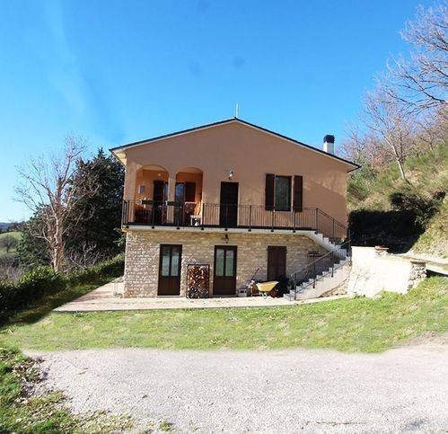 casa indipendente in vendita ad Urbino in zona Santo Stefano di Gaifa