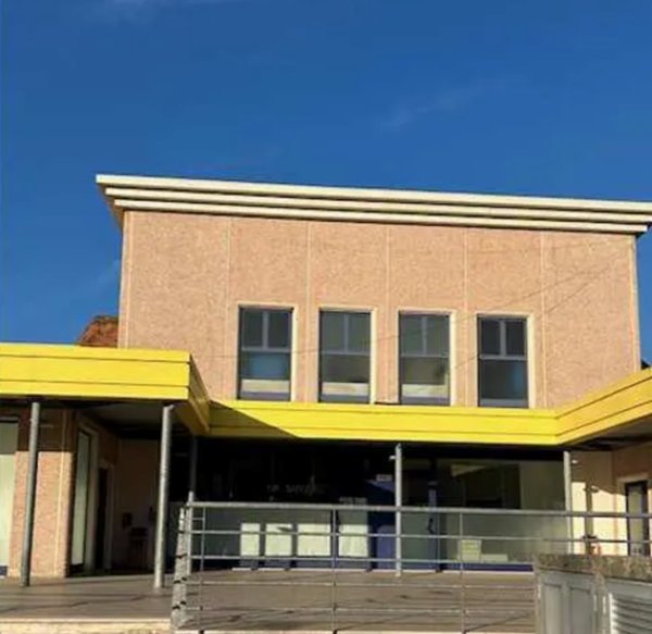 negozio in vendita ad Urbino in zona Canavaccio