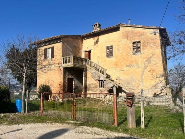 casa indipendente in vendita ad Urbino