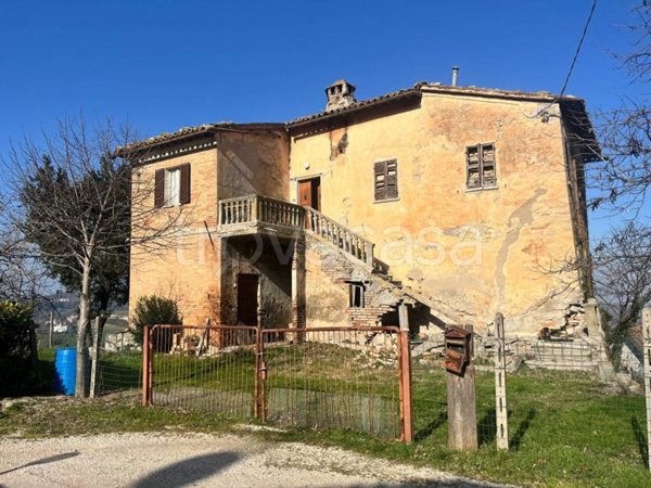 casa indipendente in vendita ad Urbino