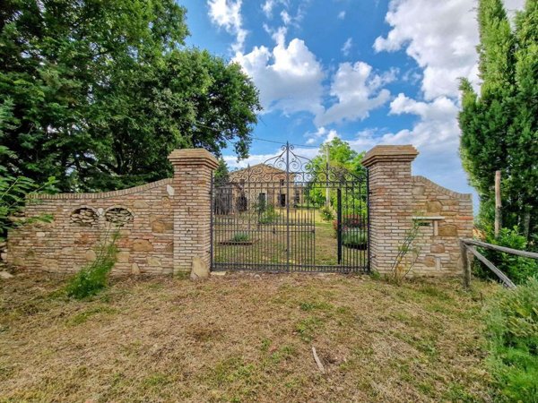 casa indipendente in vendita ad Urbino in zona Monteolivo