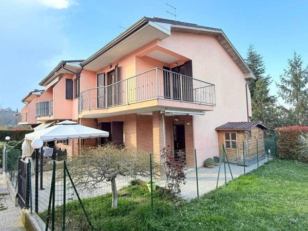 casa indipendente in vendita ad Urbino in zona Gadana